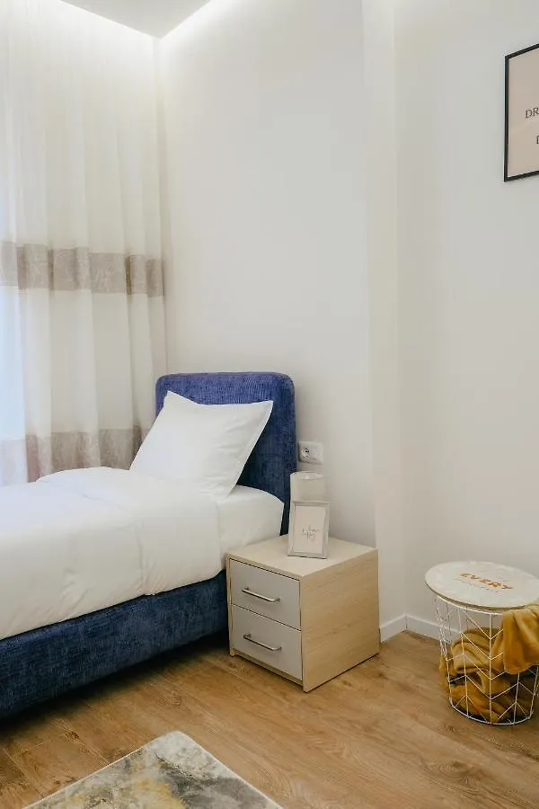 Lindi'S Apartment 4/4 Tirana